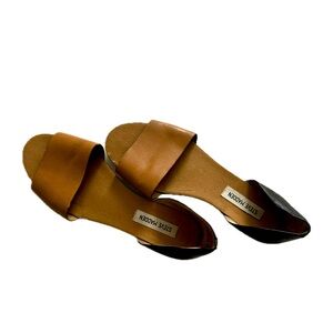 💕 Steve Madden Women’s Sidestep Flats in cognac/black with leather uppers